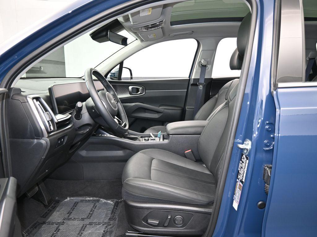 used 2024 Kia Sorento car, priced at $33,698
