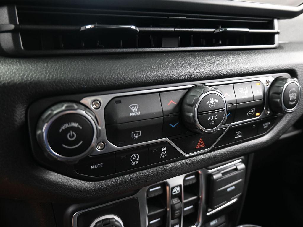 new 2024 Jeep Gladiator car, priced at $43,997