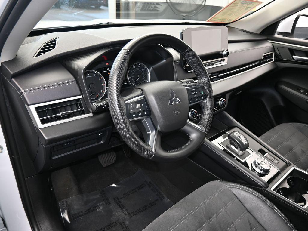 used 2023 Mitsubishi Outlander car, priced at $25,800