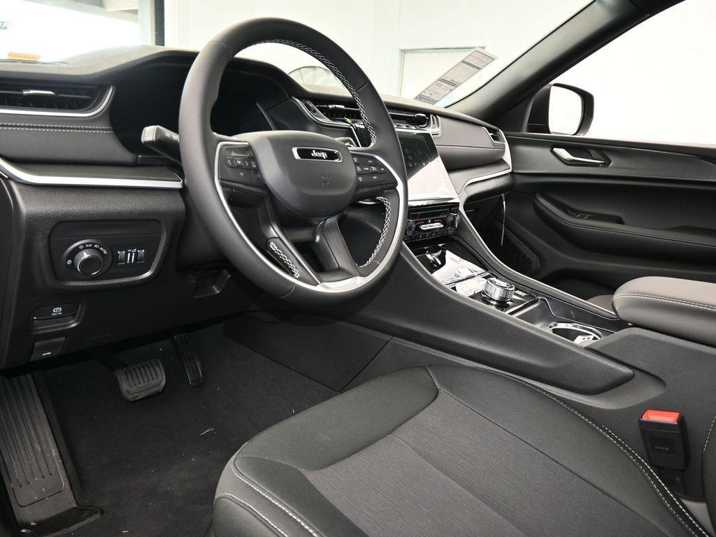 new 2025 Jeep Grand Cherokee L car