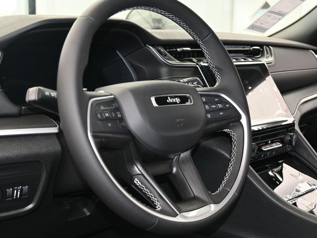 new 2025 Jeep Grand Cherokee L car