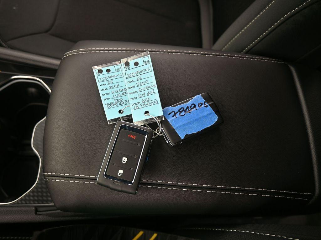 new 2025 Jeep Grand Cherokee L car