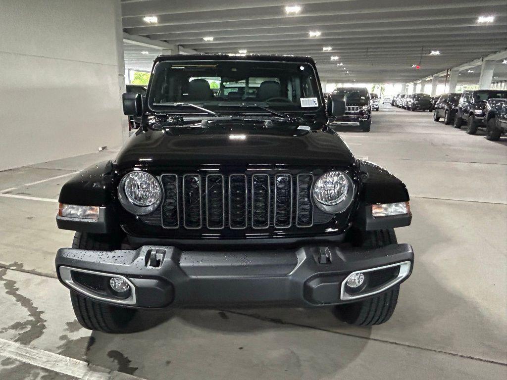 new 2024 Jeep Gladiator car, priced at $43,922