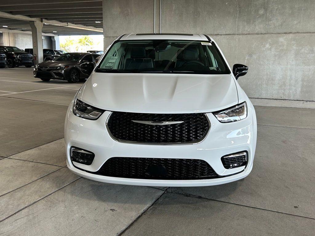 new 2024 Chrysler Pacifica car, priced at $40,831