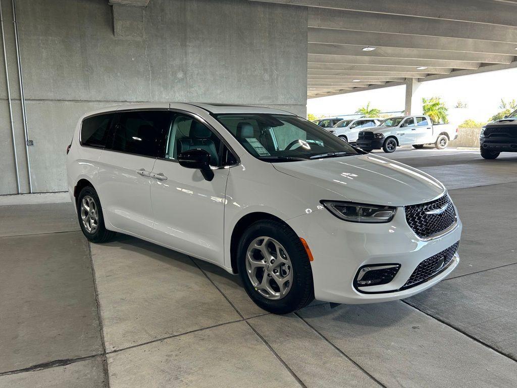 new 2024 Chrysler Pacifica car, priced at $40,831