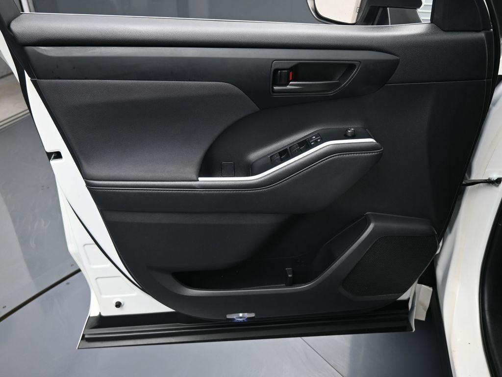 used 2021 Toyota Highlander car, priced at $26,238