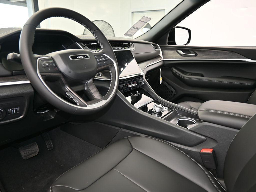 new 2025 Jeep Grand Cherokee L car