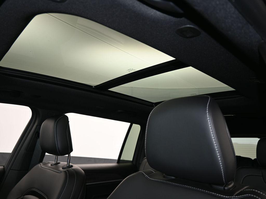 new 2025 Jeep Grand Cherokee L car