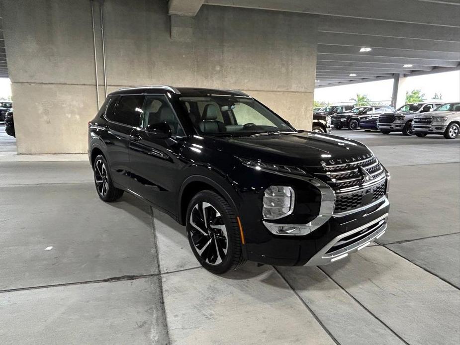 new 2024 Mitsubishi Outlander car, priced at $32,634