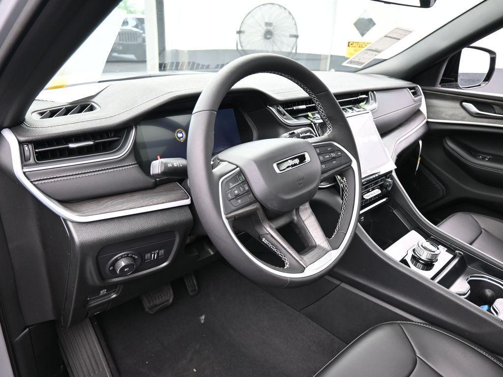 new 2025 Jeep Grand Cherokee car