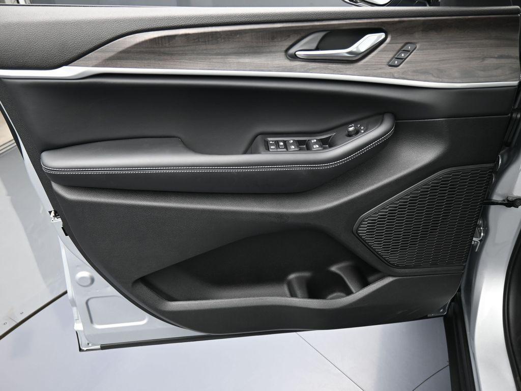 new 2025 Jeep Grand Cherokee car