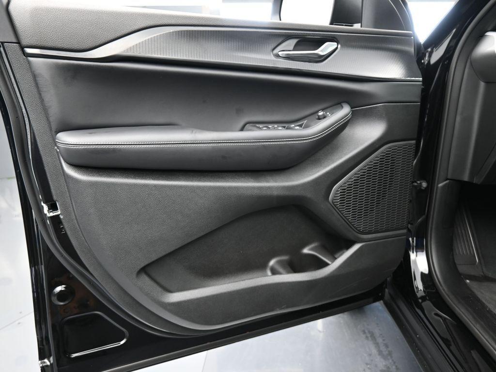 new 2024 Jeep Grand Cherokee L car, priced at $43,325