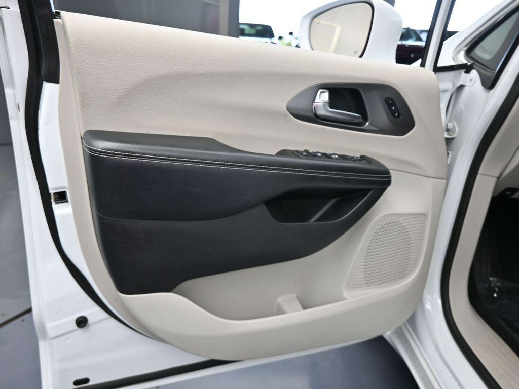 used 2022 Chrysler Pacifica car, priced at $18,999