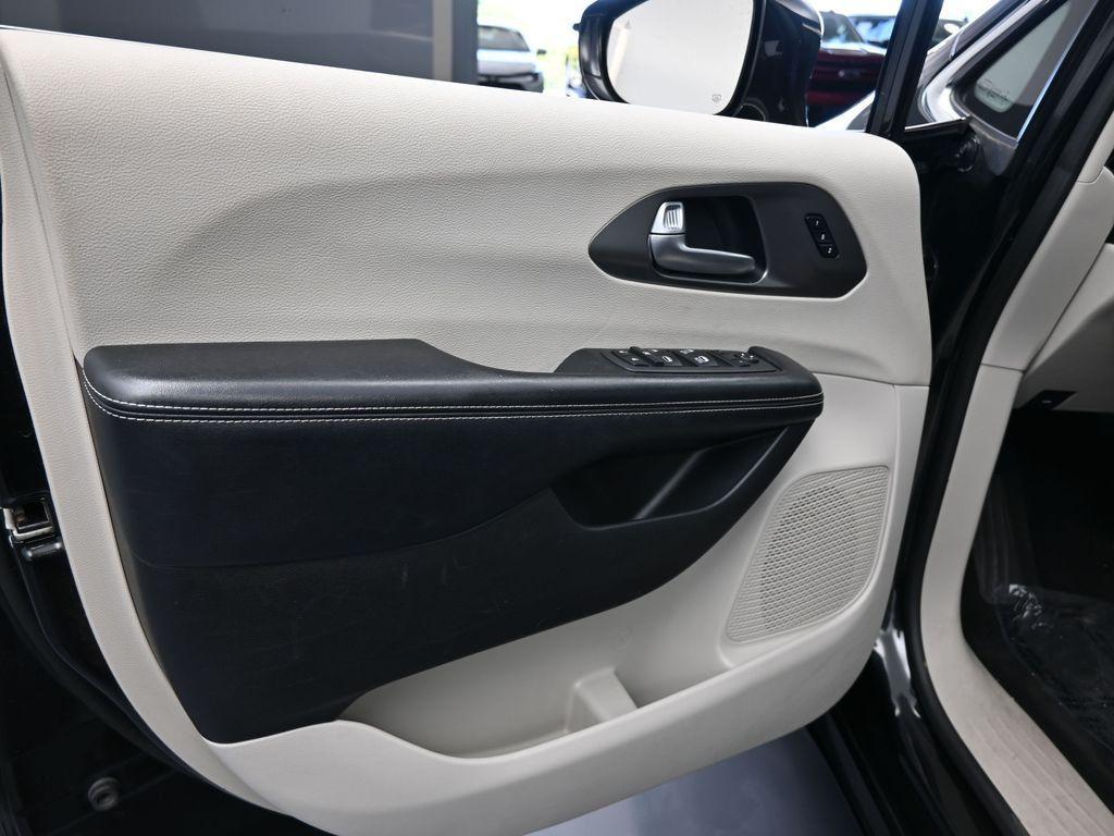 used 2022 Chrysler Pacifica car, priced at $16,995