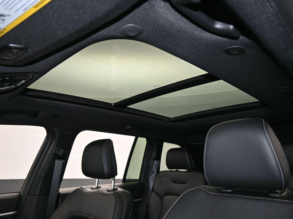 new 2025 Jeep Grand Cherokee car