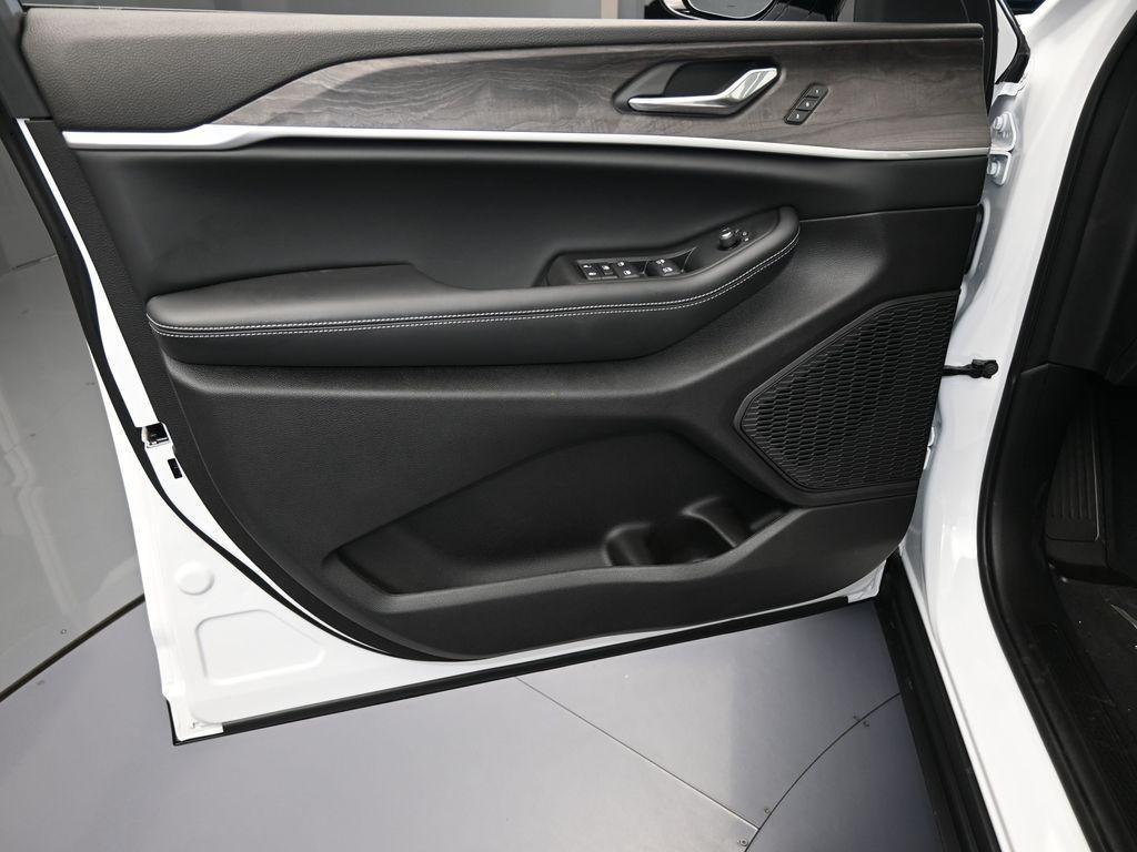 new 2025 Jeep Grand Cherokee car