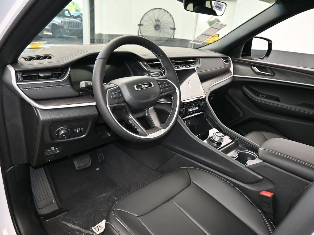 new 2025 Jeep Grand Cherokee car