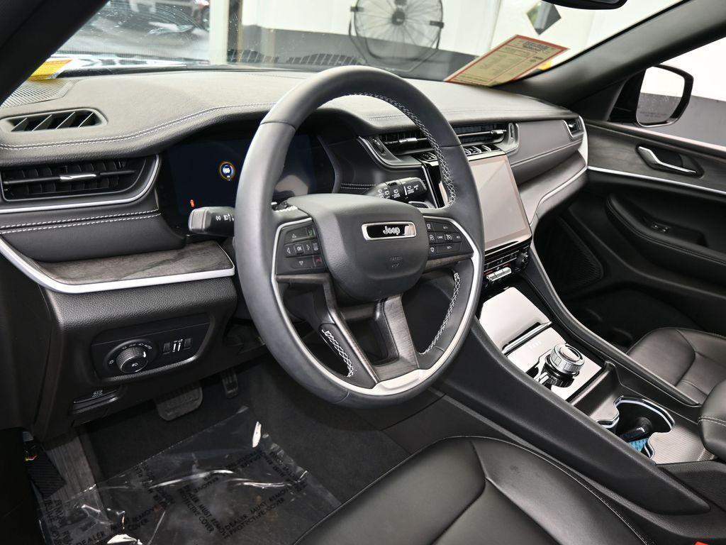 used 2024 Jeep Grand Cherokee car, priced at $39,990