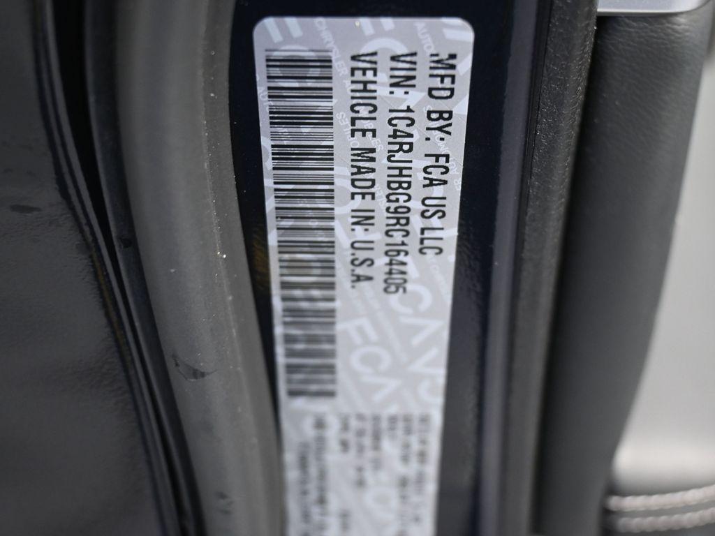 used 2024 Jeep Grand Cherokee car, priced at $39,990