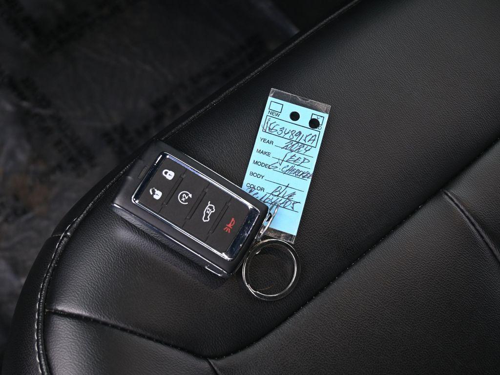 used 2024 Jeep Grand Cherokee car, priced at $39,990