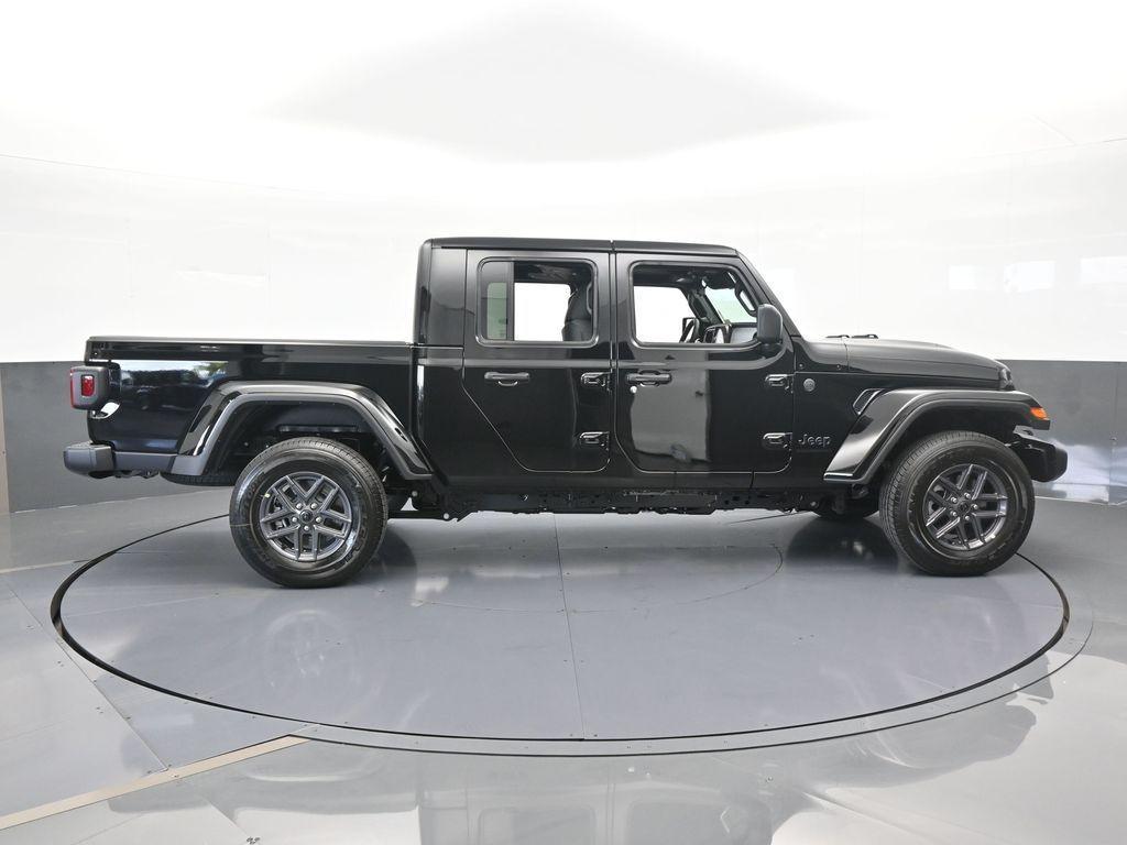 new 2025 Jeep Gladiator car