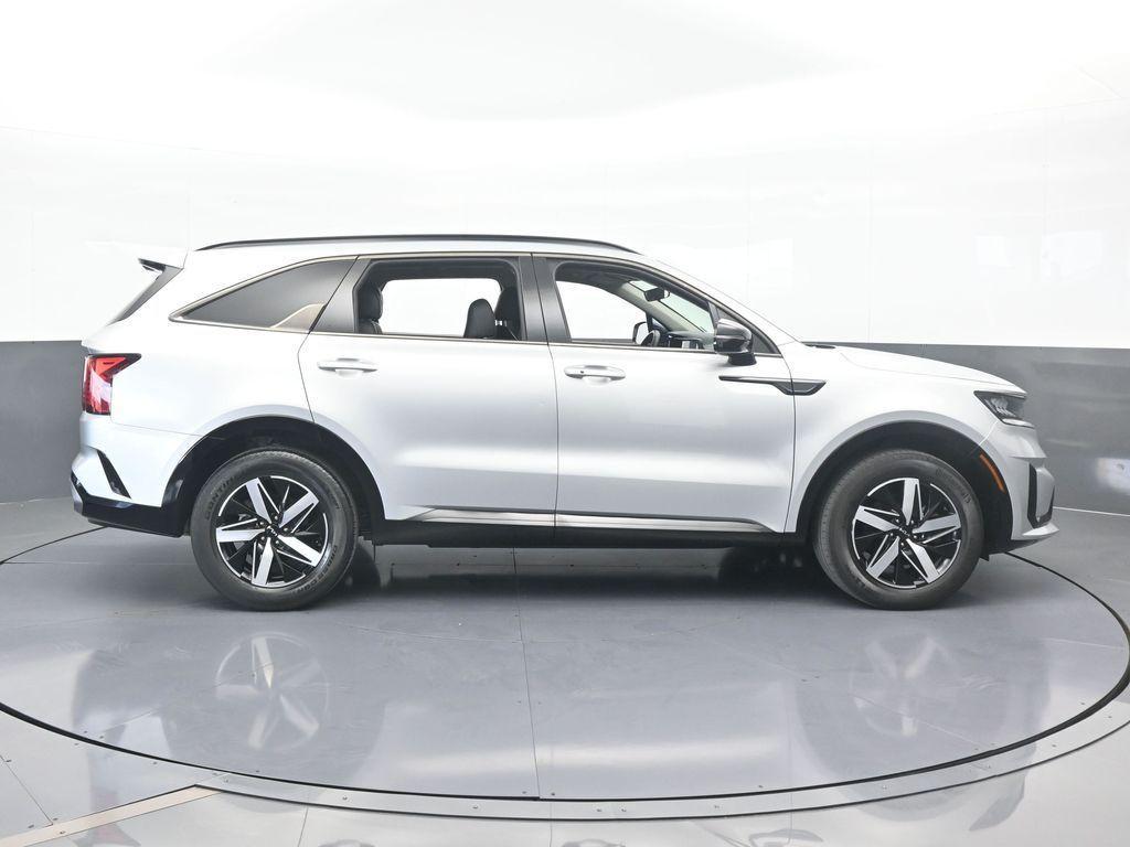 used 2022 Kia Sorento car, priced at $24,632