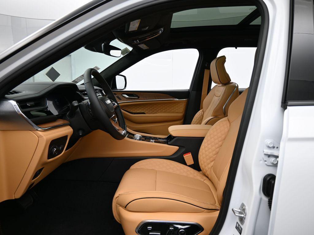 new 2025 Jeep Grand Cherokee car, priced at $61,413