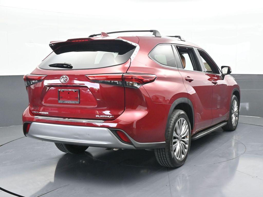 used 2022 Toyota Highlander car, priced at $38,950