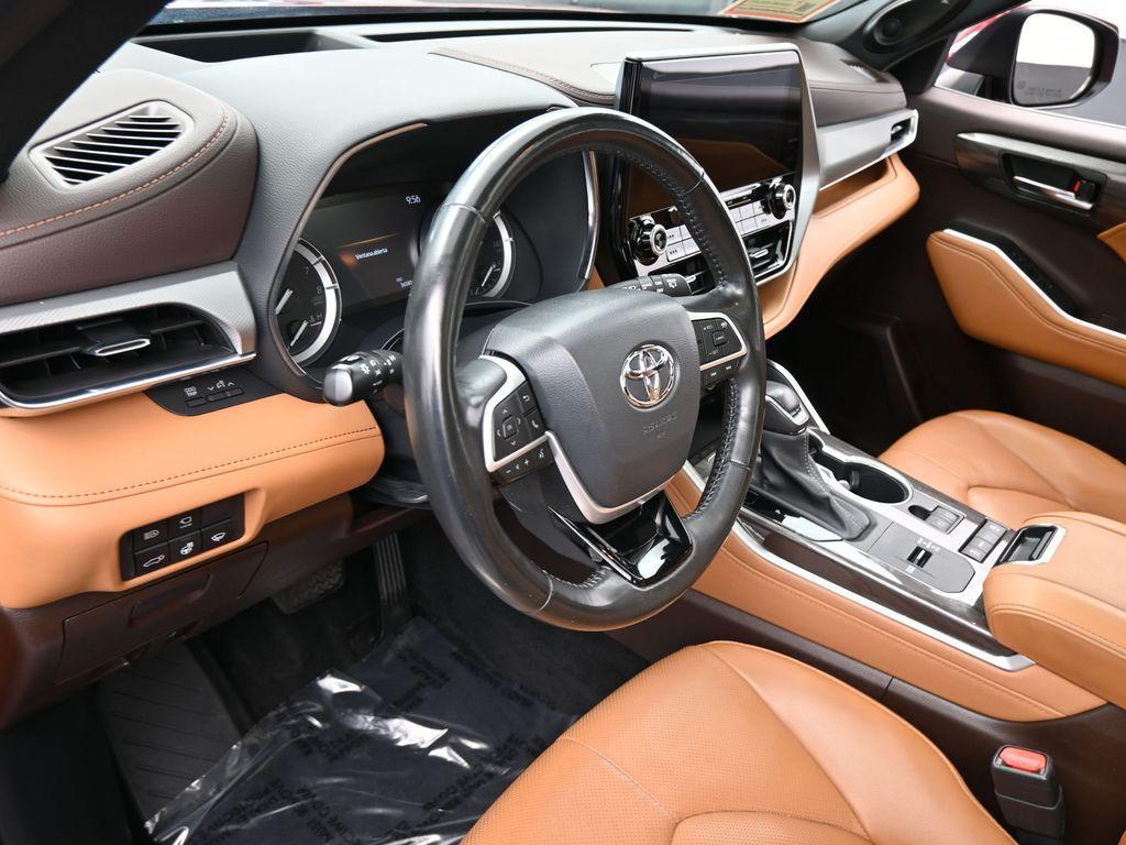 used 2022 Toyota Highlander car, priced at $38,950