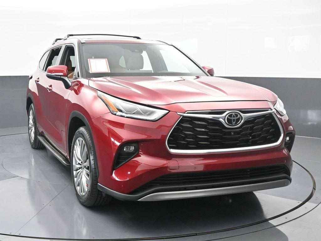 used 2022 Toyota Highlander car, priced at $38,950