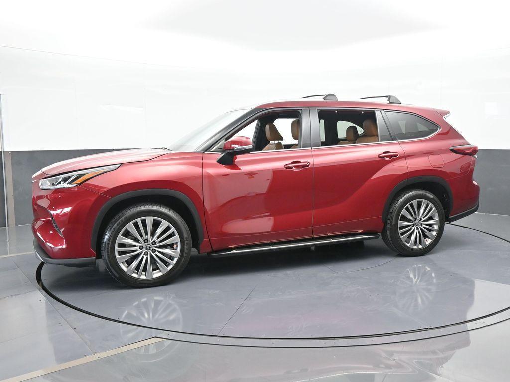 used 2022 Toyota Highlander car, priced at $38,950
