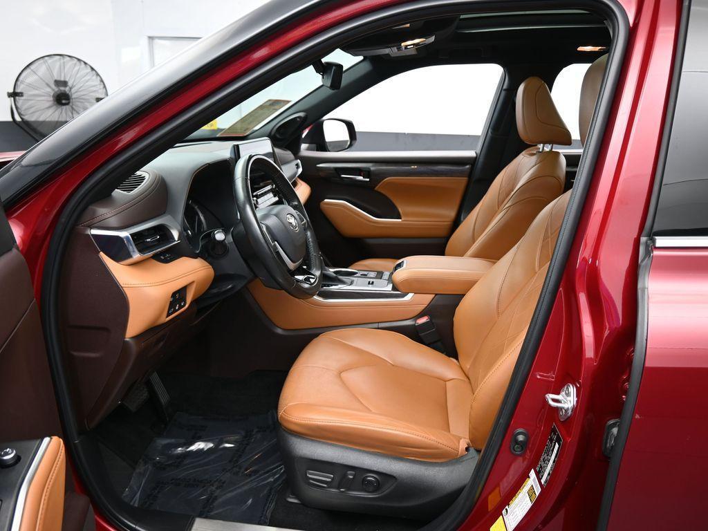 used 2022 Toyota Highlander car, priced at $38,950