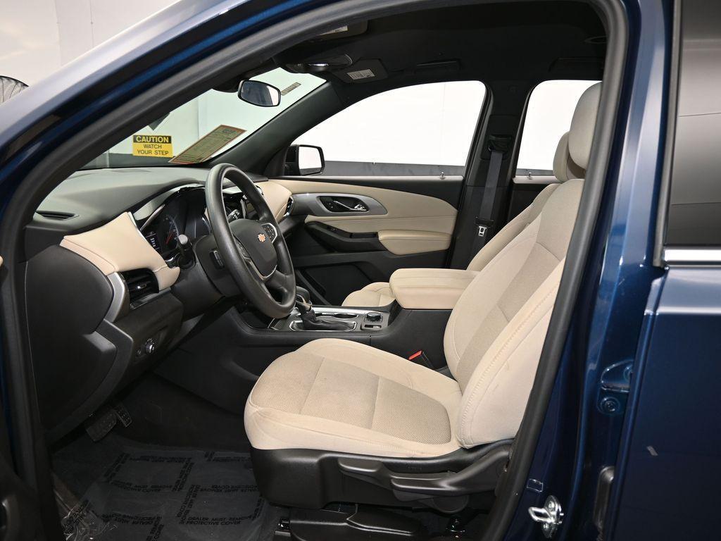 used 2023 Chevrolet Traverse car, priced at $25,800