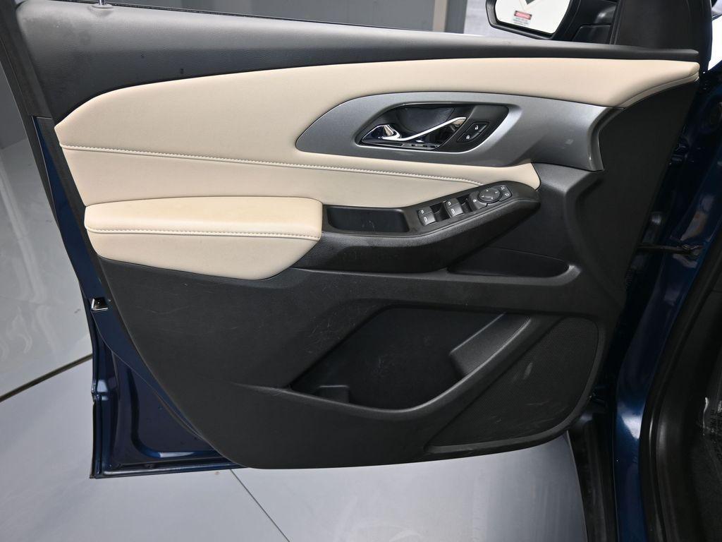 used 2023 Chevrolet Traverse car, priced at $25,800