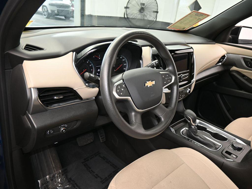 used 2023 Chevrolet Traverse car, priced at $25,800
