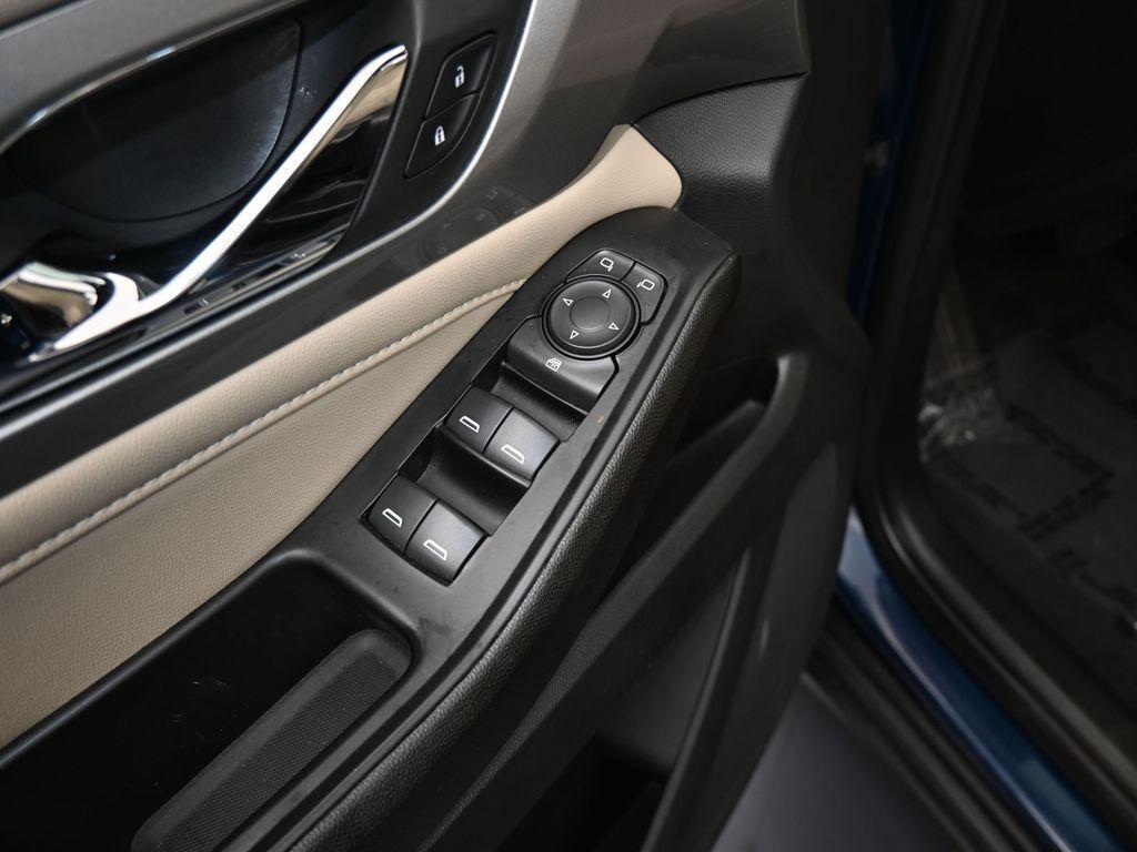 used 2023 Chevrolet Traverse car, priced at $25,800