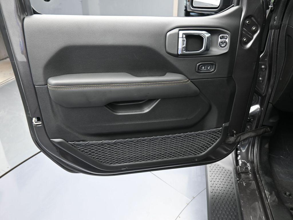 new 2025 Jeep Wrangler car