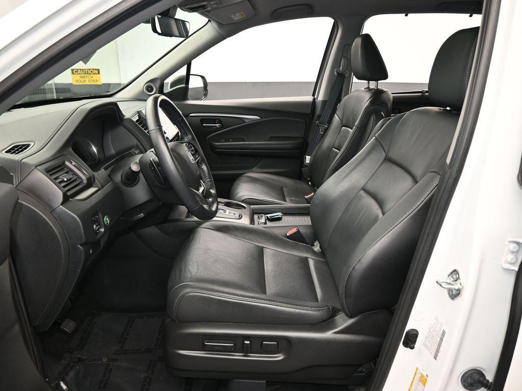 used 2022 Honda Pilot car, priced at $29,995
