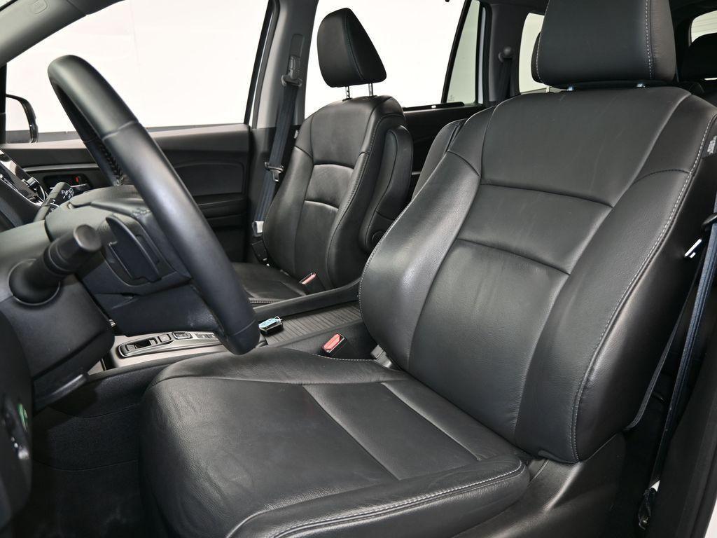 used 2022 Honda Pilot car, priced at $29,995
