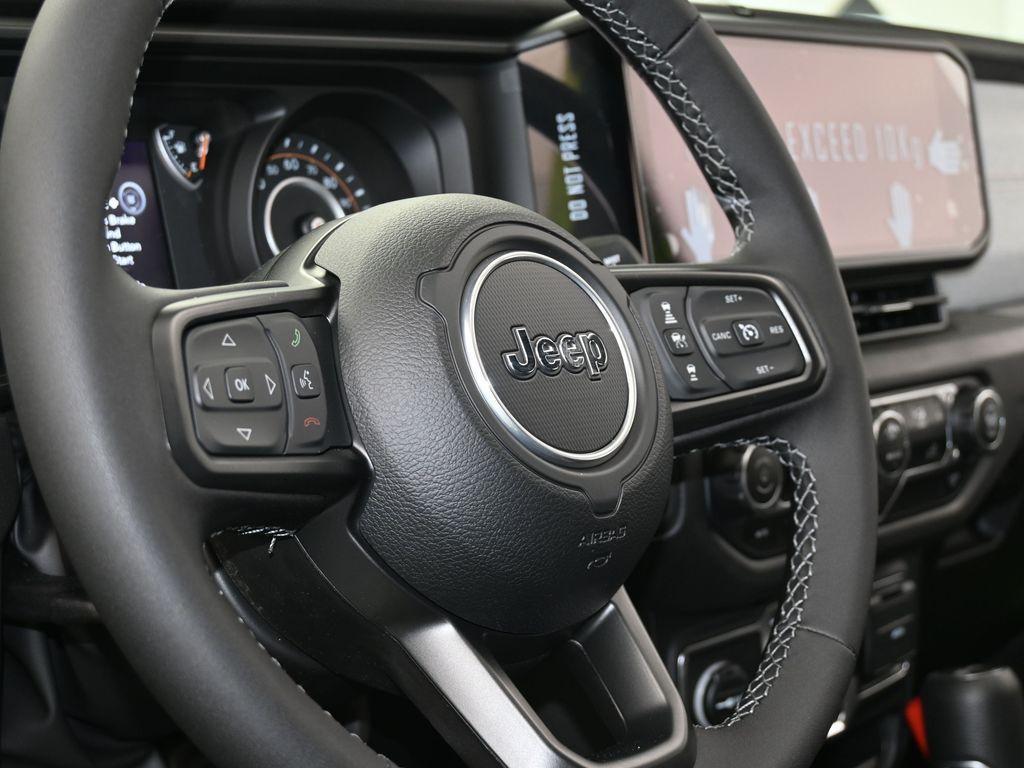 new 2025 Jeep Wrangler car