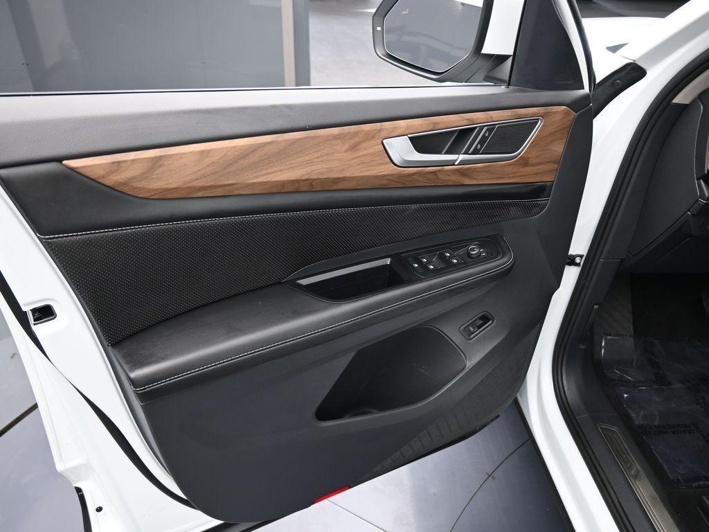 used 2024 Volkswagen Atlas car, priced at $32,750