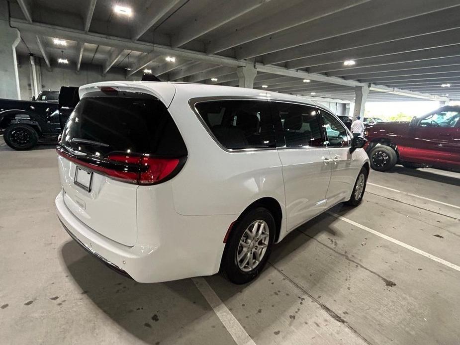 new 2024 Chrysler Pacifica car, priced at $35,731