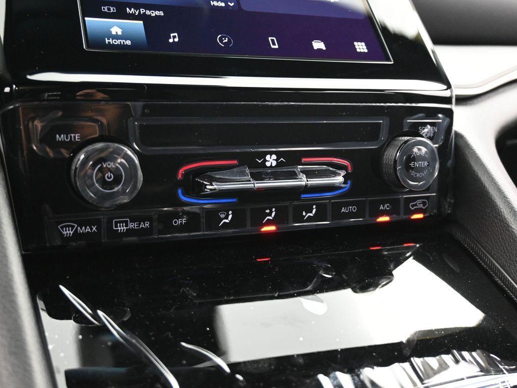 used 2024 Jeep Grand Cherokee car, priced at $39,999