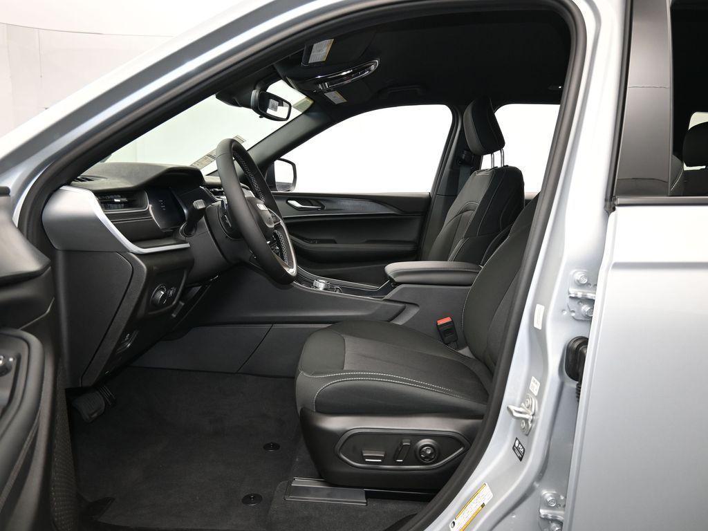 used 2024 Jeep Grand Cherokee car, priced at $39,999