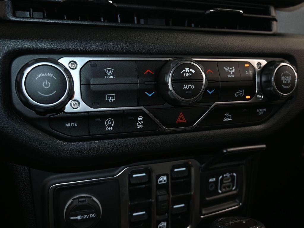 new 2024 Jeep Gladiator car, priced at $45,406