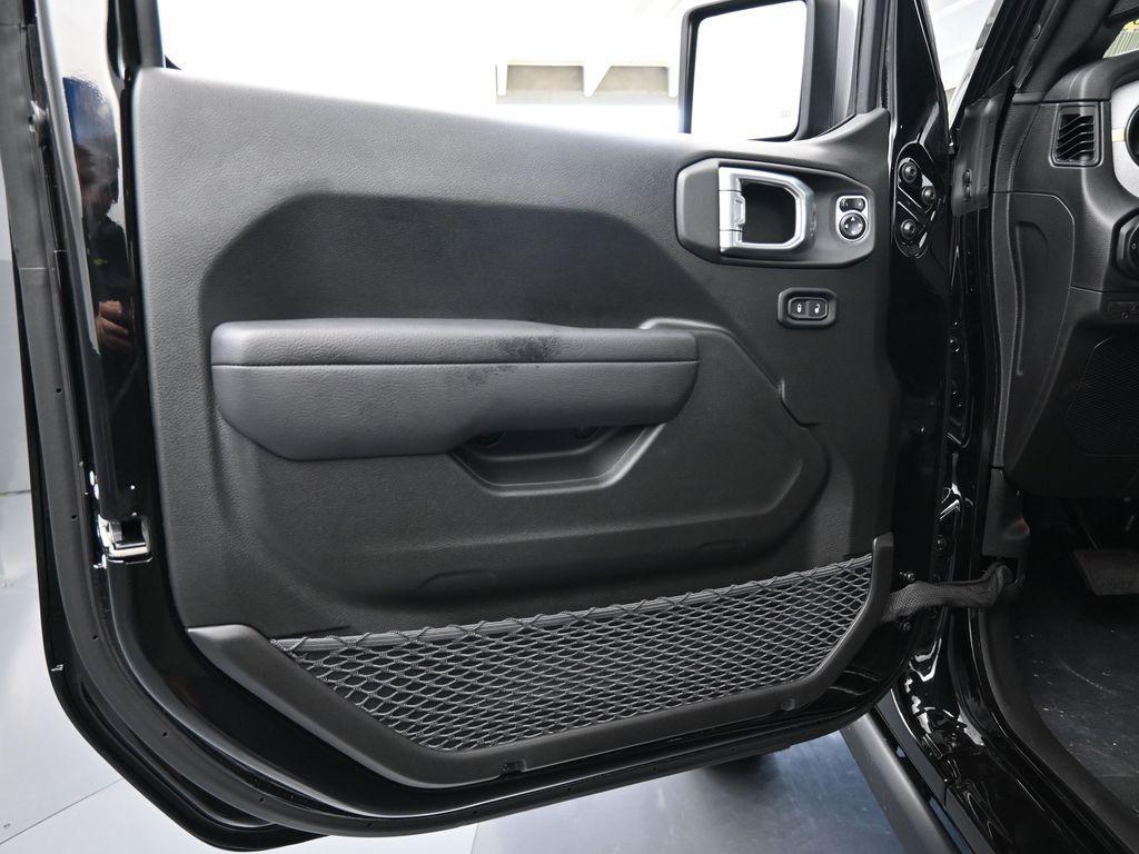 new 2024 Jeep Gladiator car, priced at $45,406