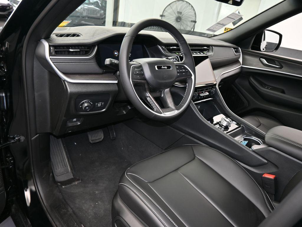 new 2025 Jeep Grand Cherokee car