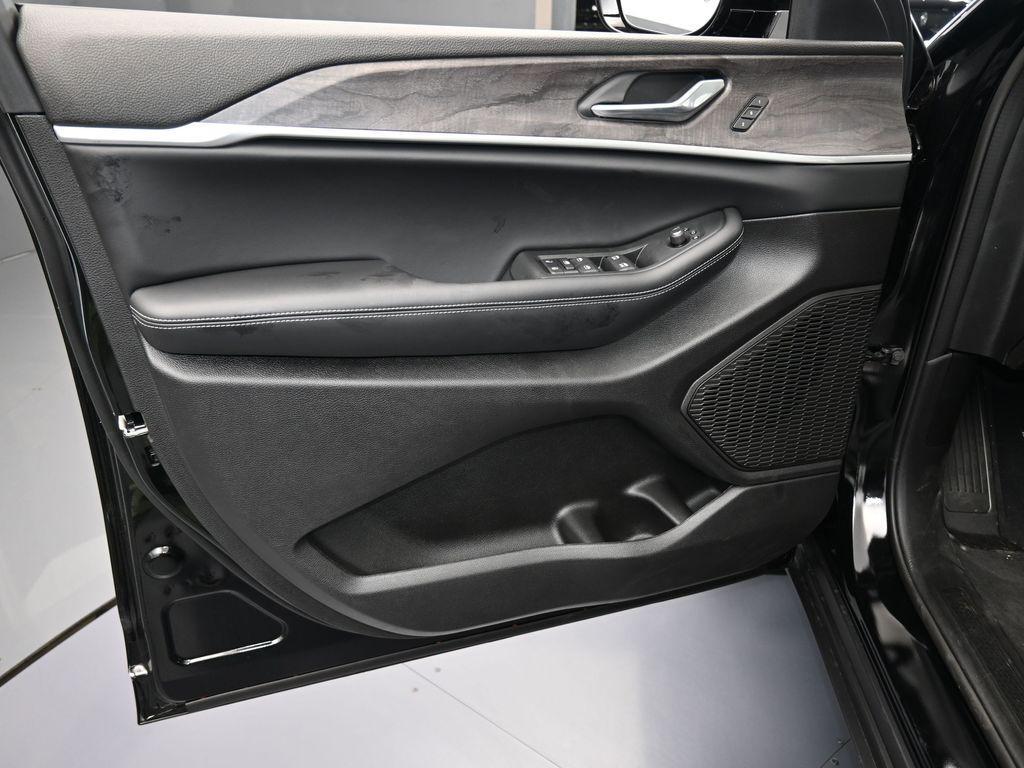 new 2025 Jeep Grand Cherokee car