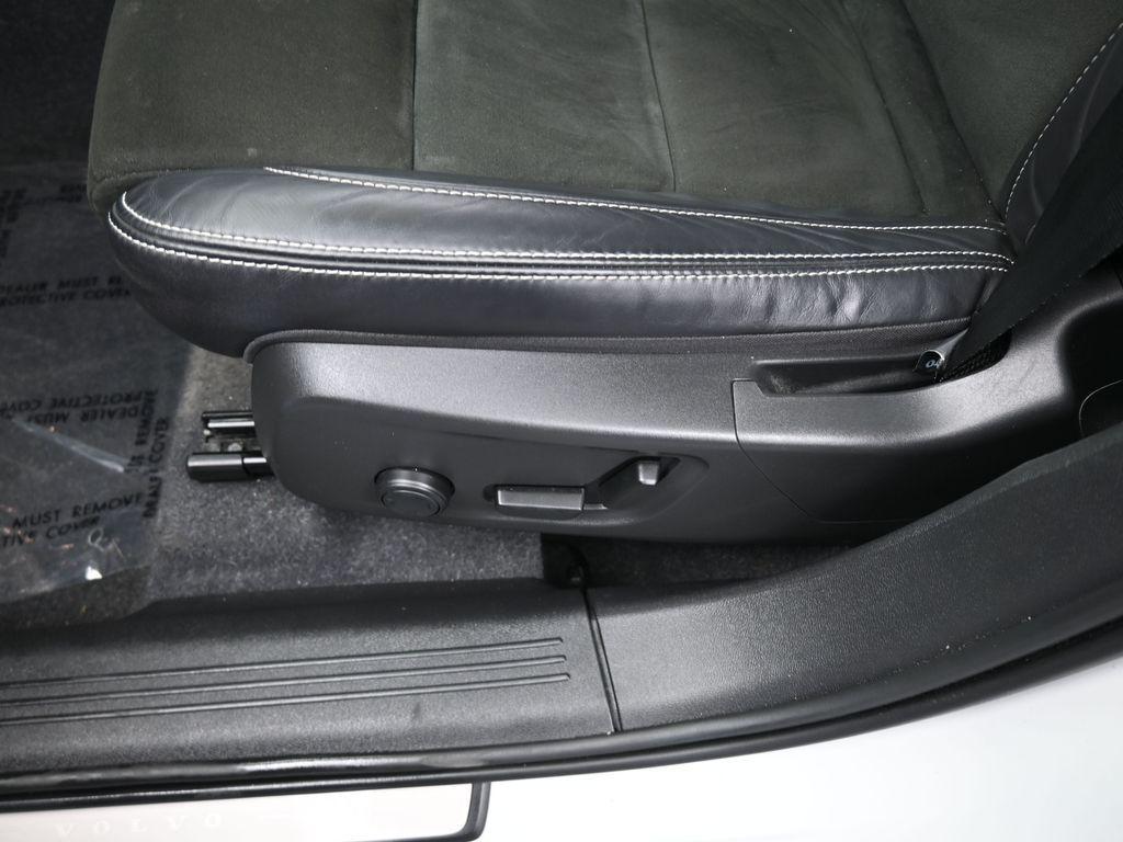used 2022 Volvo XC40 car, priced at $27,409