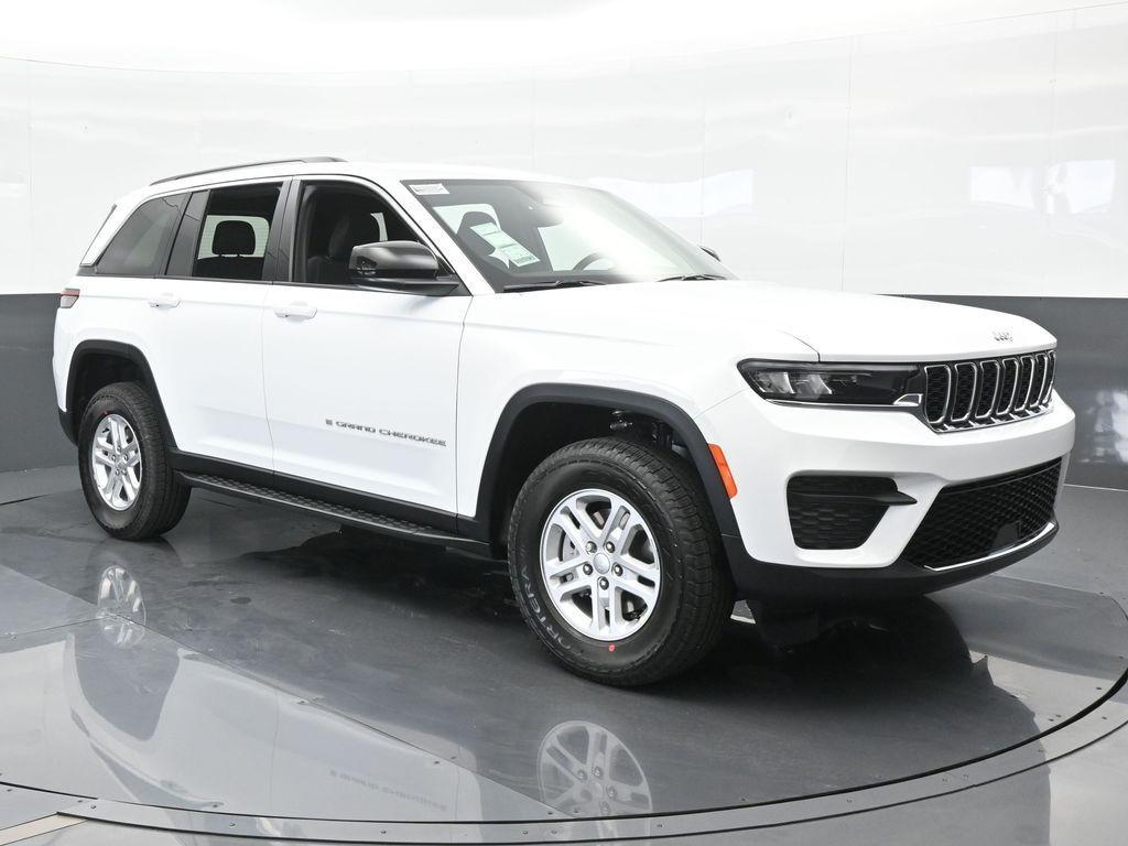 new 2024 Jeep Grand Cherokee car, priced at $40,001